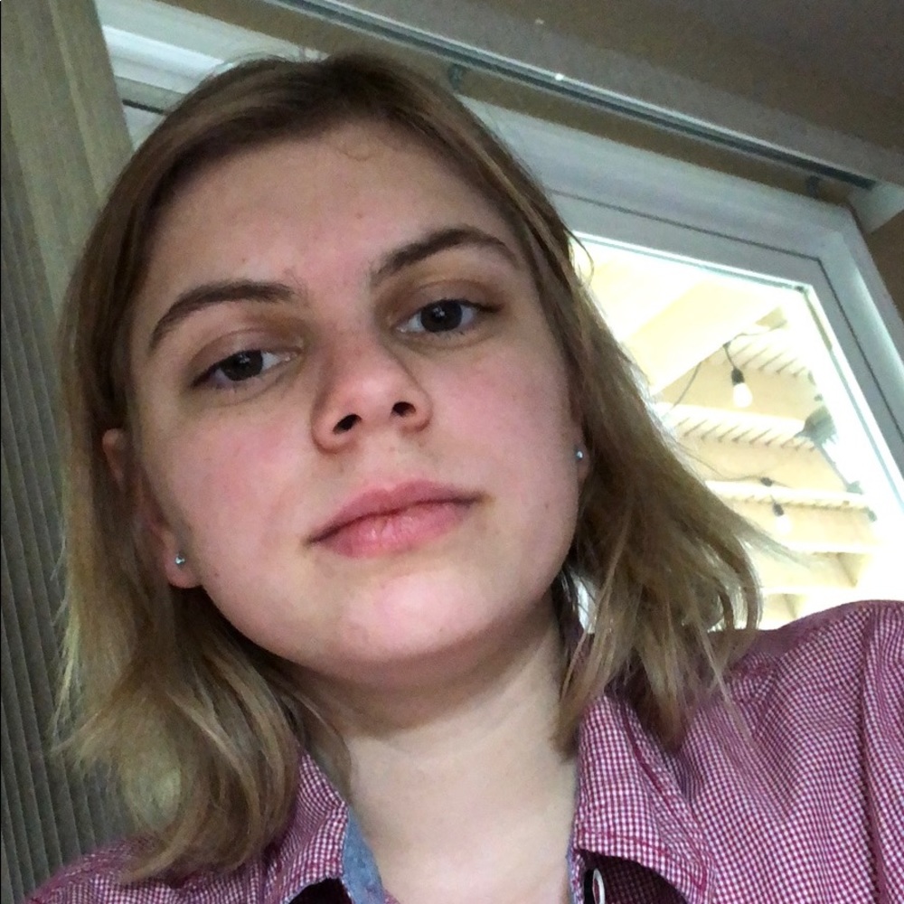 Meet your Posher, Lina